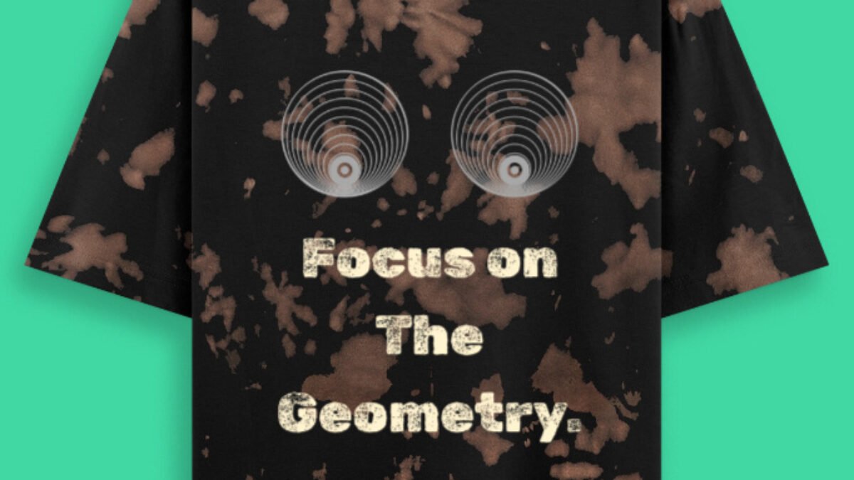Focus on the Geometry Oversized Tie-Dye T-Shirt - GLOVIYO